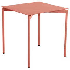 Petite table carrée Friture Fromme en aluminium corail de Tom Chung