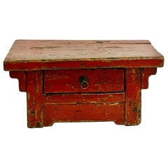 Table basse en laque rouge de style chinois Ming du 19ème siècle pour le thé ou l'autel