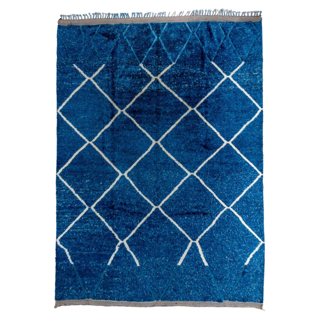 Tapis moderne bleu denim à motifs marocains