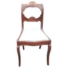Chaise d'appoint du XIXe siècle en acajou flammé et incrustation de bois satiné avec assise tapissée