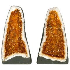 Pareja de catedrales de geoda de citrino con brillante drusa naranja intenso de grado AAA