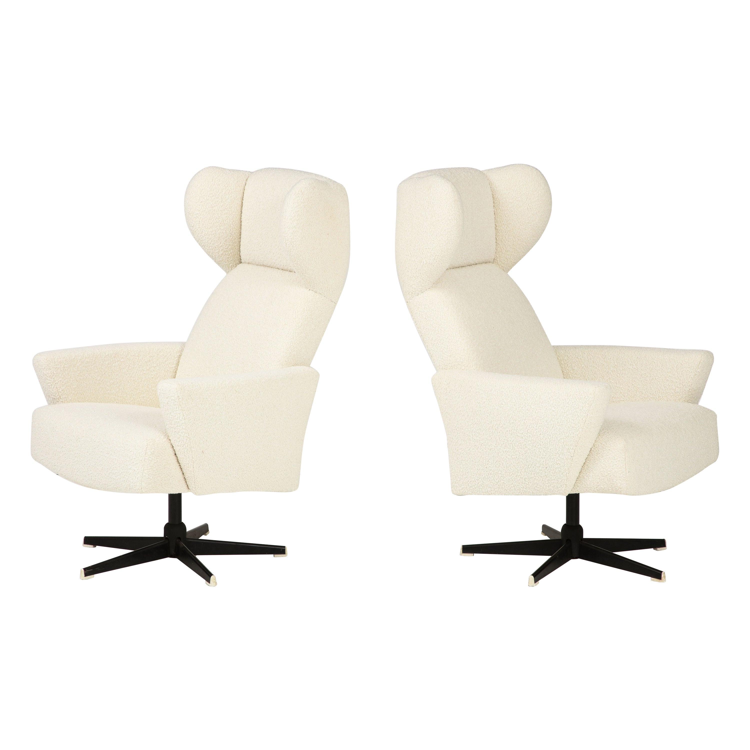 Paire de chaises pivotantes à haut dossier de style moderniste italien, Italie, vers 1960  en vente