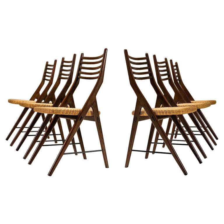 Set of Six Elegant Dining Chairs in Teak and Wicker, Italy, 1970s For