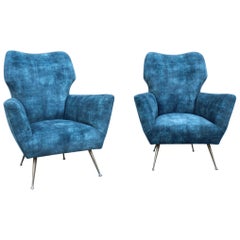 Coppia di armadietti italiani del Medioevo con piedi in ottone e velluto blu in stile Gio Ponti