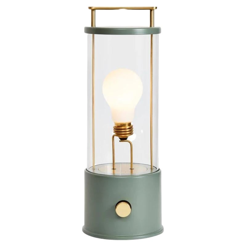 Lampada portatile 'The Muse' di Farrow & Ball x Tala in Greene & Greene