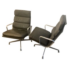 Pair of Herman Miller Aluminium Group Lounge Chair