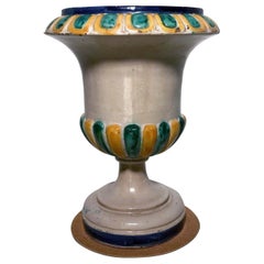 Urna de jardín victoriana de mayólica con forma de campana