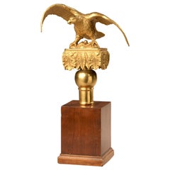 19. Jahrhundert, 2. Empire Adler gekrönt vergoldete und ziselierte Bronze Fahnenmast