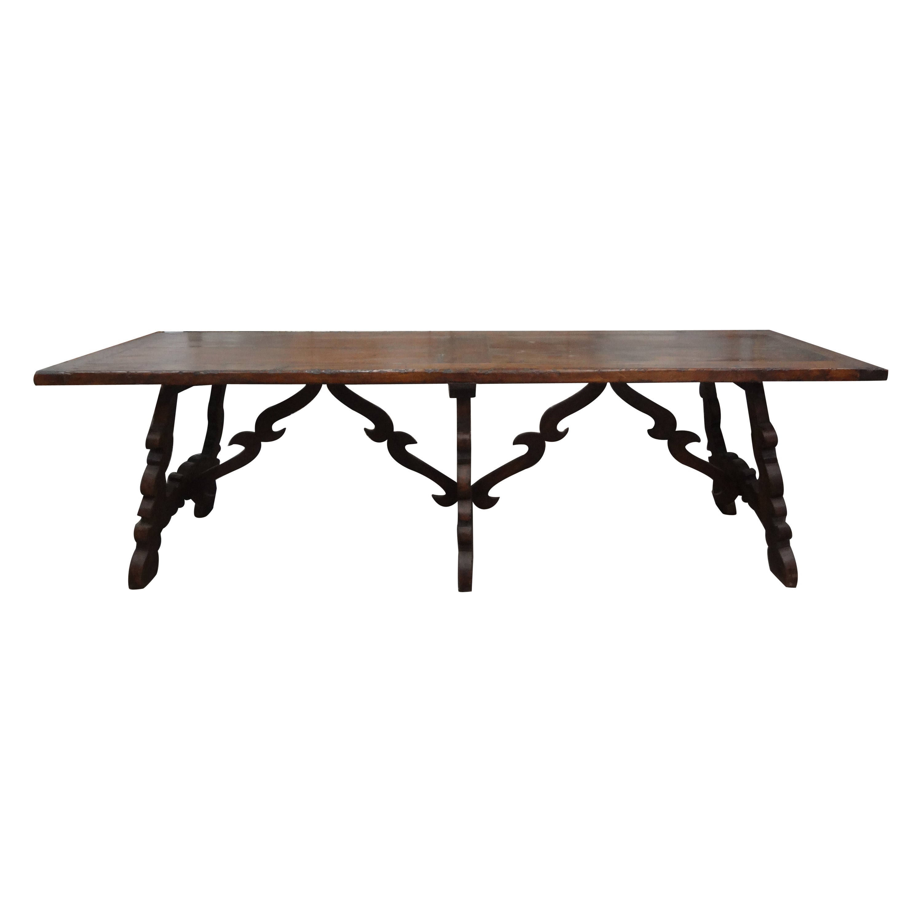Late 18th-Early 19th Century Italian Walnut Dining Table For Sale