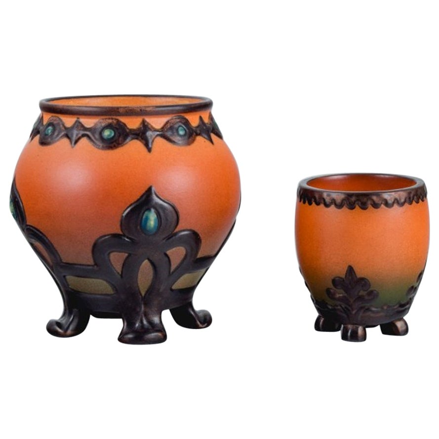 La veuve d'Ipsen. Deux petits vases en céramique, années 1920/30