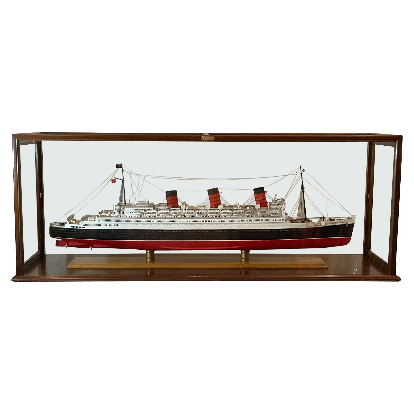 Modèle de bateau Queen Mary en lin océan en vente