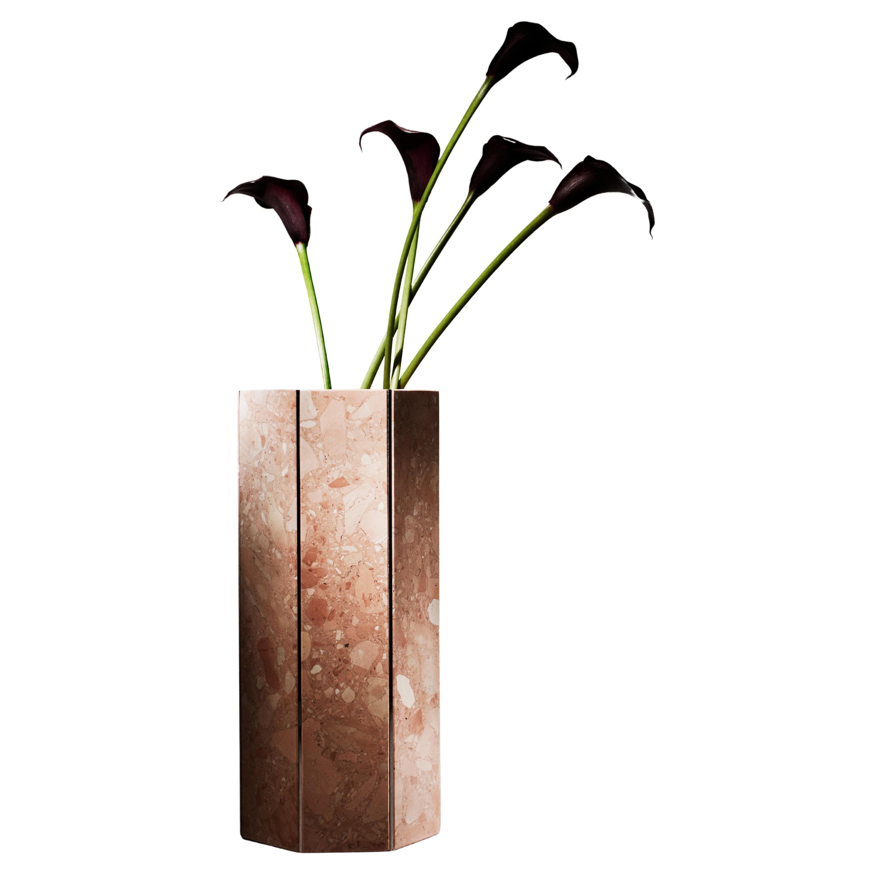 Vase Heptagonal Narcissus de Rosa Perlino par Tino Seubert, 2017