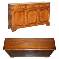 Impresionante aparador librería vintage de madera noble flameada con tres grandes cajones