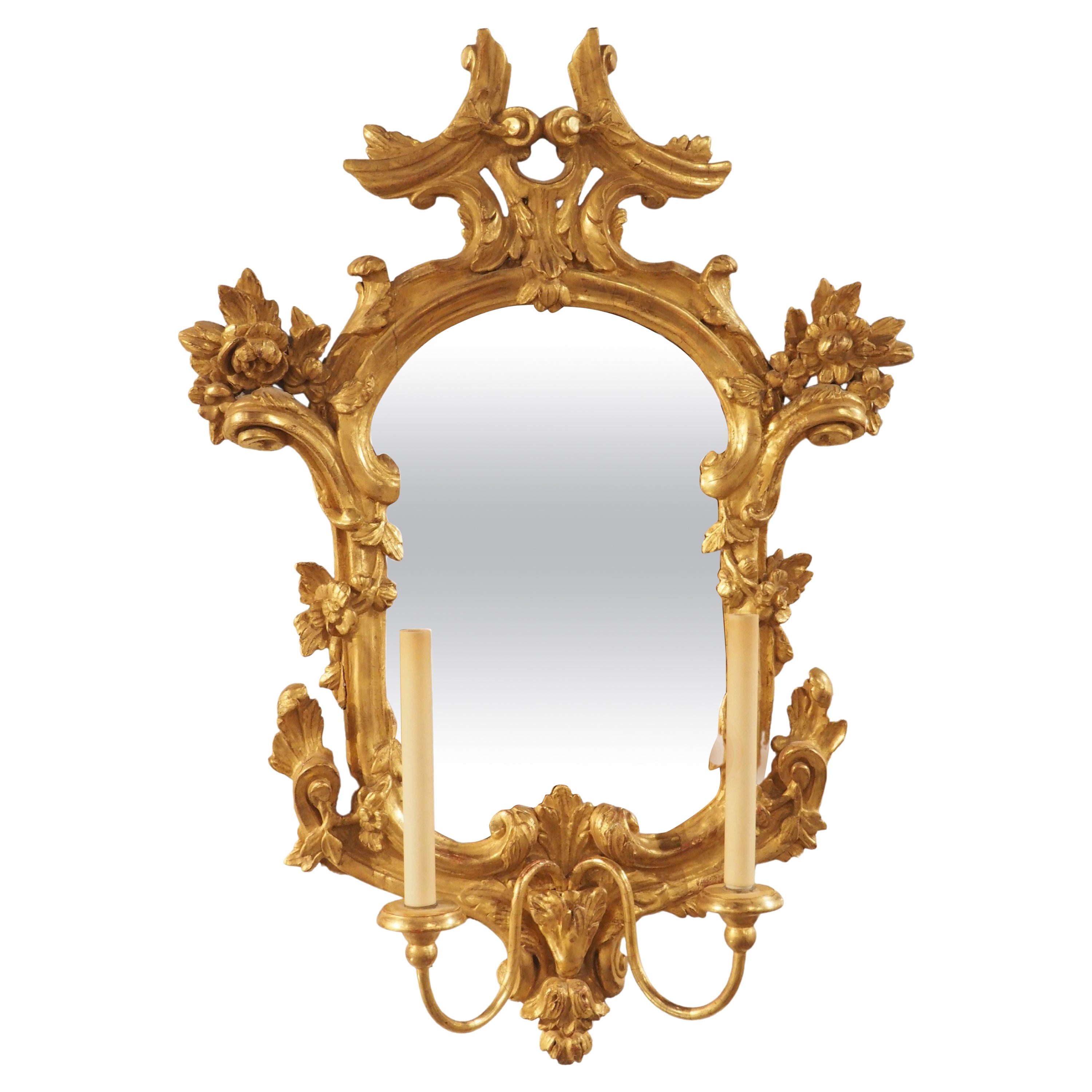 18th Century Venetian Giltwood Mirrored Two-Arm Wall Sconce For Sale