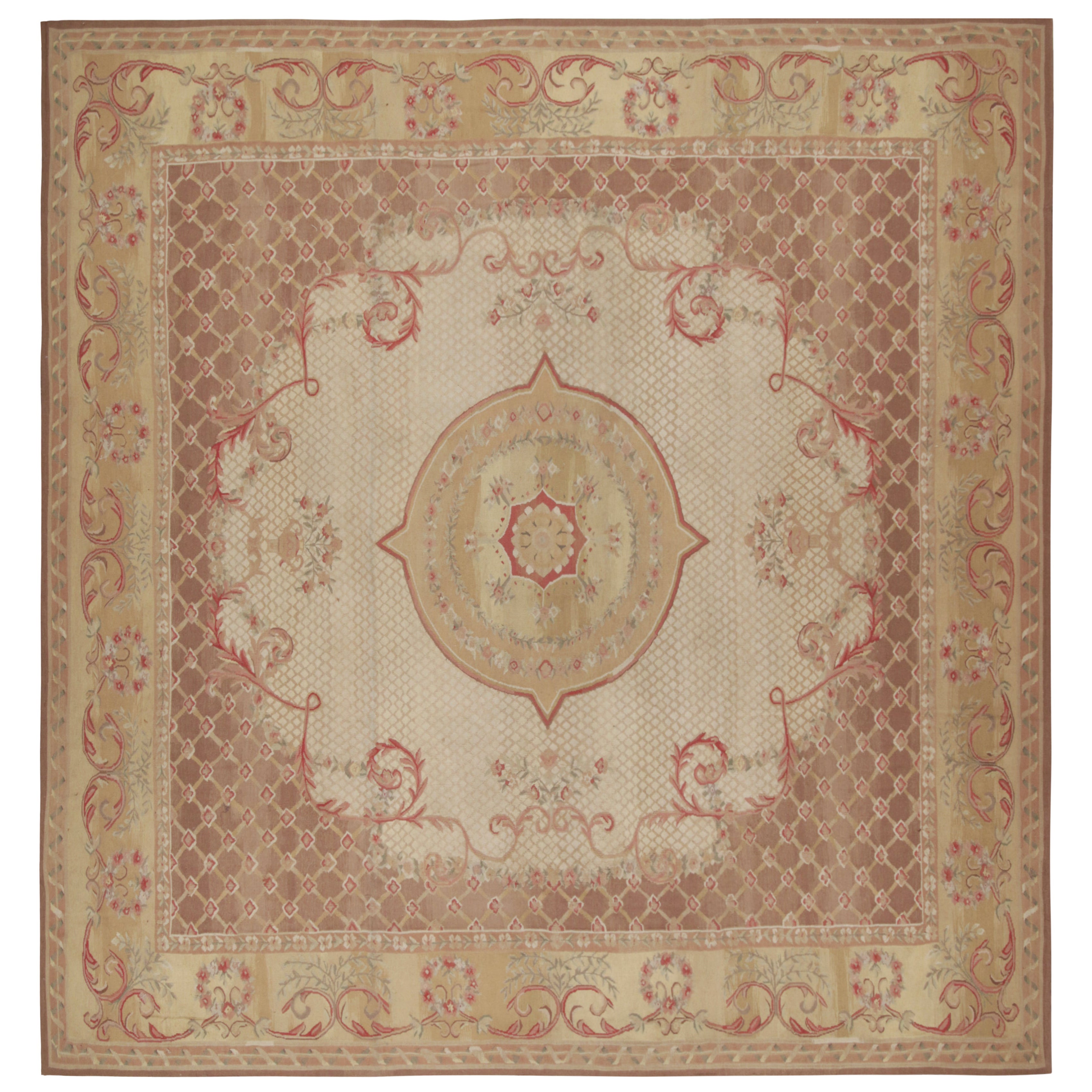 Aubusson-Flachgewebe-Teppich von Rug & Kilim mit beigefarbenem Blumenmedaillon im Angebot