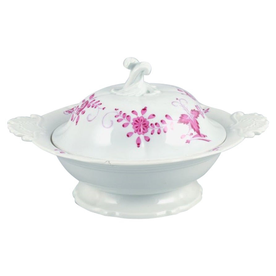 Meissen, Germany, Pink Indian, Round Tureen with Lid, 19th Century For Sale