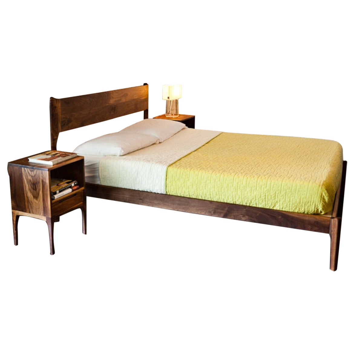 Klassisches, modernes Bett- und Nachttisch-Set aus Nussbaumholz, Mid-Century, minimalistisch
