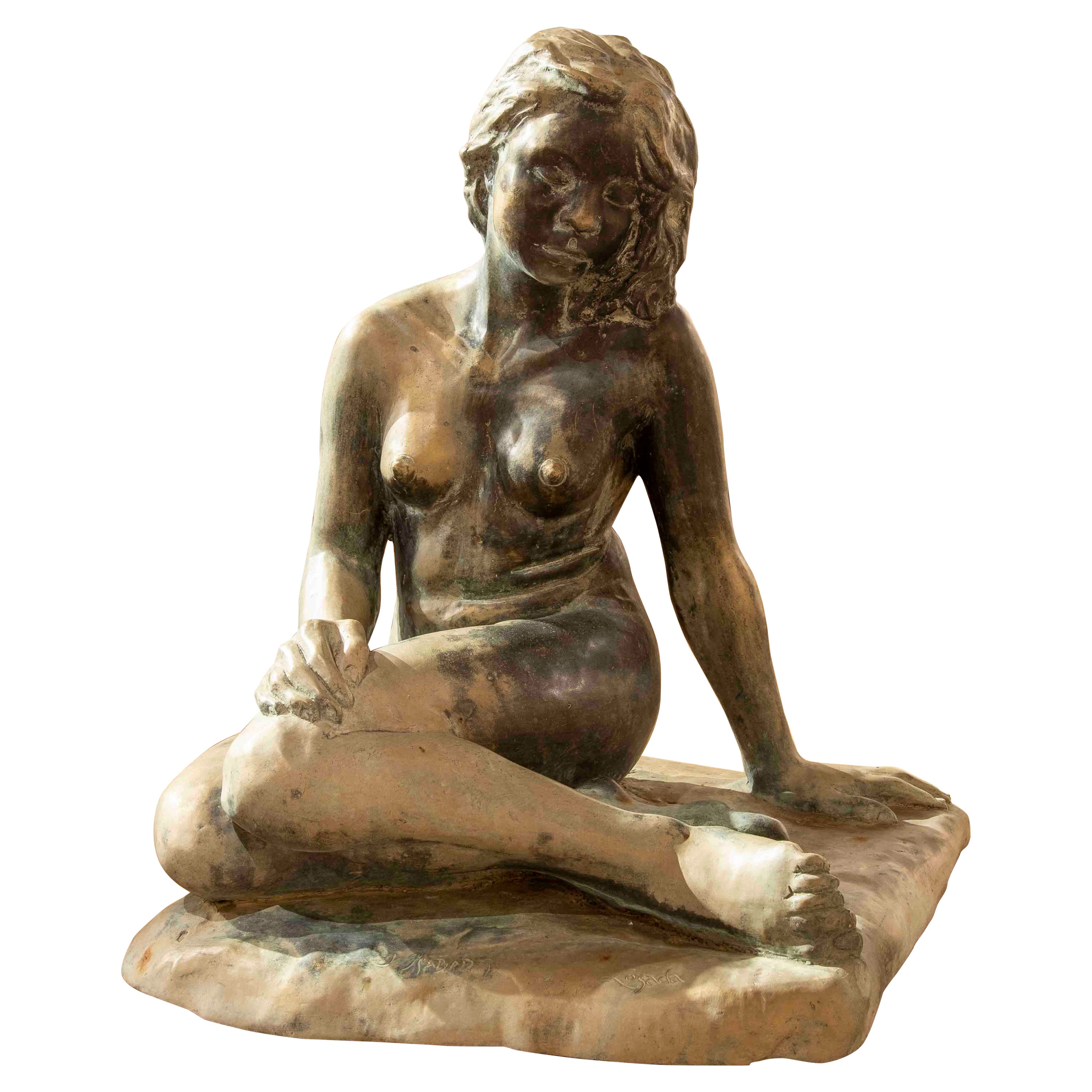 Bronzeskulptur einer sitzenden Frau aus Bronze des Künstlers Juan J. G. Hernandez-Abad im Angebot
