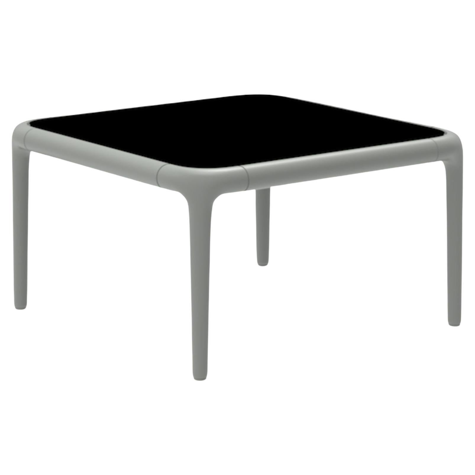 Table basse Xaloc en argent 50 avec plateau en verre par Mowee