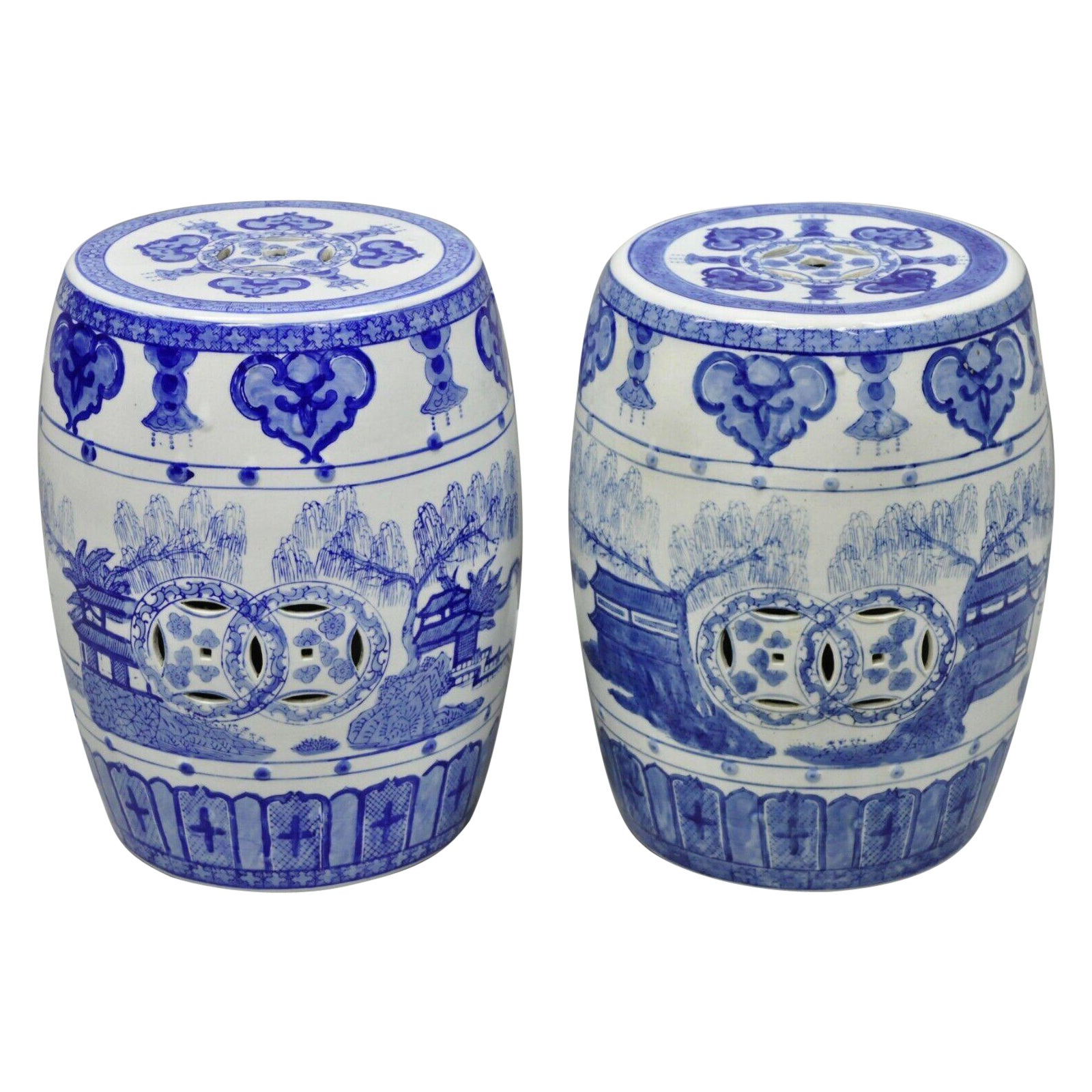 Paar chinesische orientalische Trommel-Gartenstühle aus blauem und weißem Porzellan im Angebot