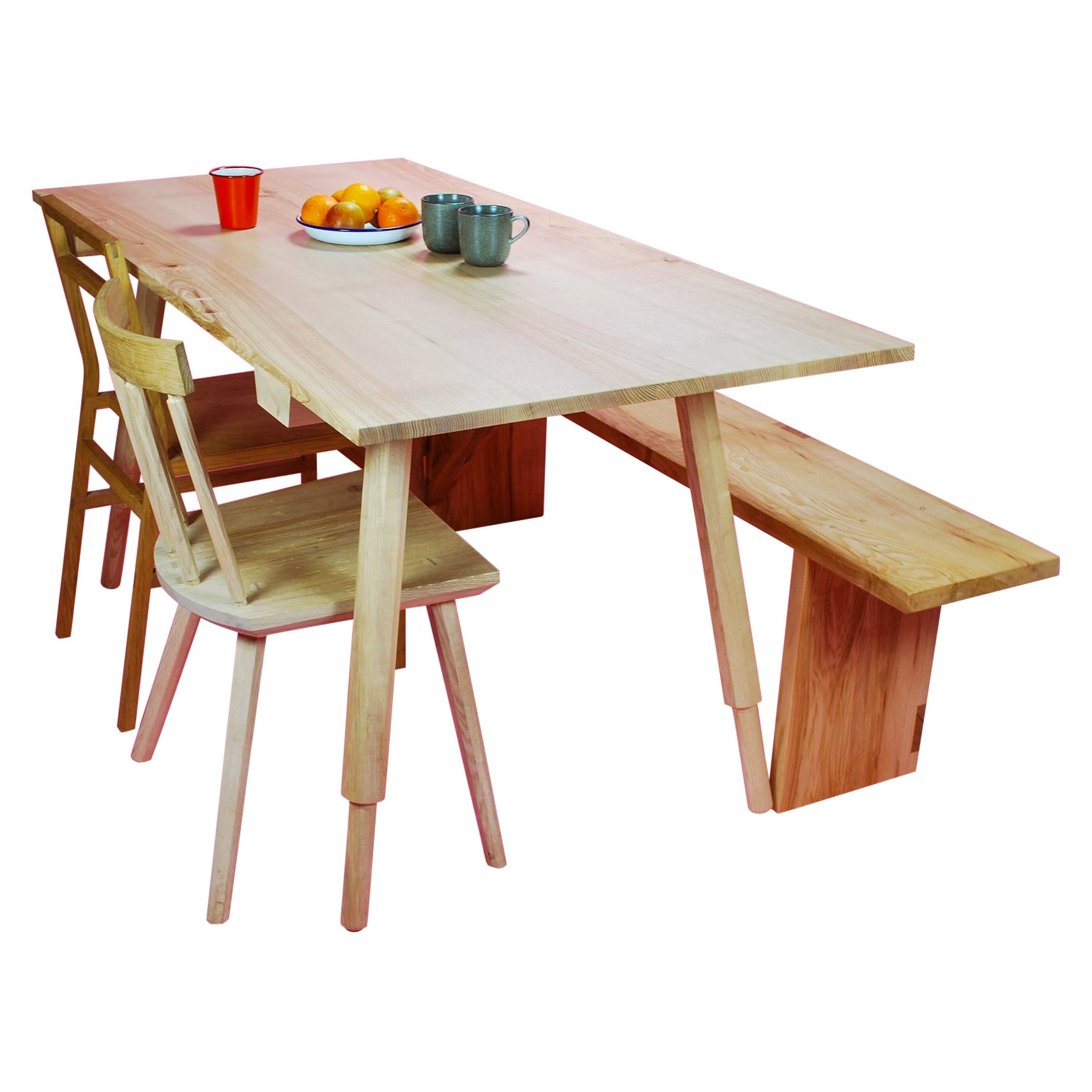 Table de salle à manger en frêne massif avec pieds à vis, design Loose Fit, Royaume-Uni