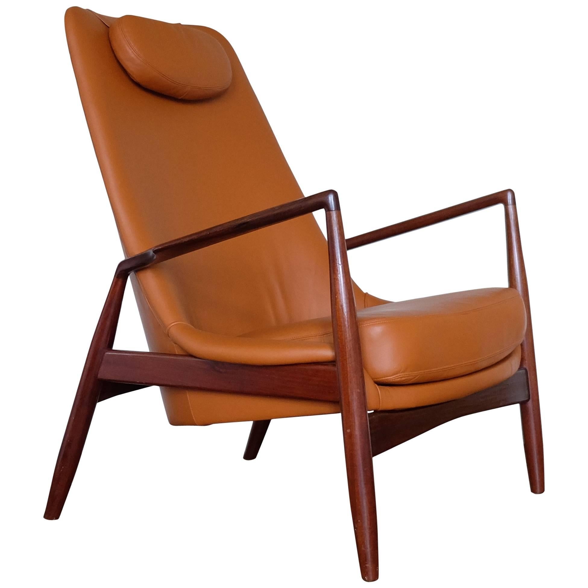 Ib Kofod-Larsen Easy Chair mit Siegel im Angebot