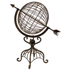 Esfera armilar francesa sobre soporte o adorno de jardín de hierro forjado