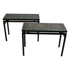 Coppia di console con piano in rilievo in Wood su struttura in metallo nero