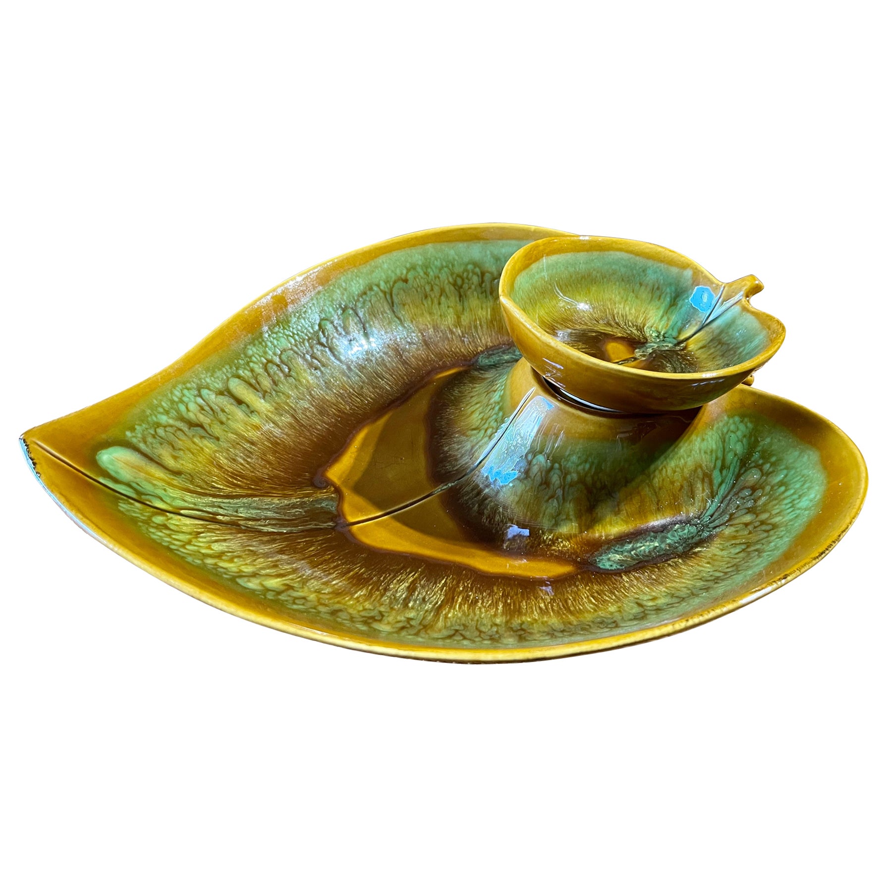 Mid-Century Modern Chip & Dip Green Leaf Glazed Ceramic Bowl, circa 1960s For Sale