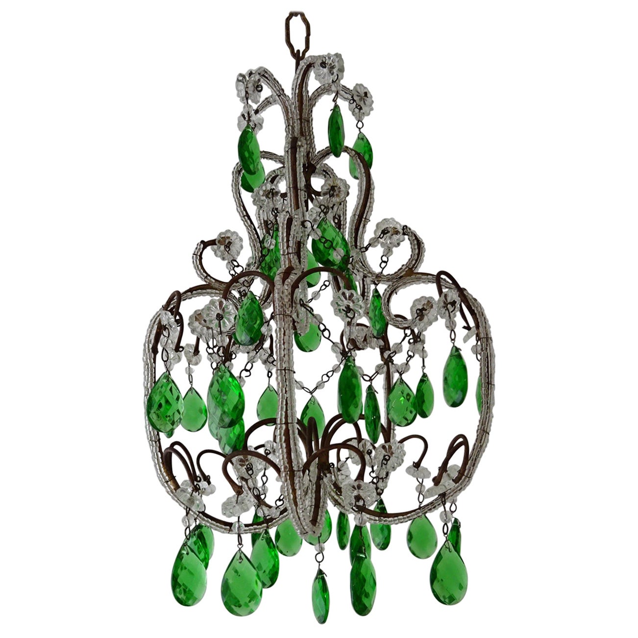 Piccolo lampadario francese con perline e prismi verde smeraldo, circa 1920 in vendita