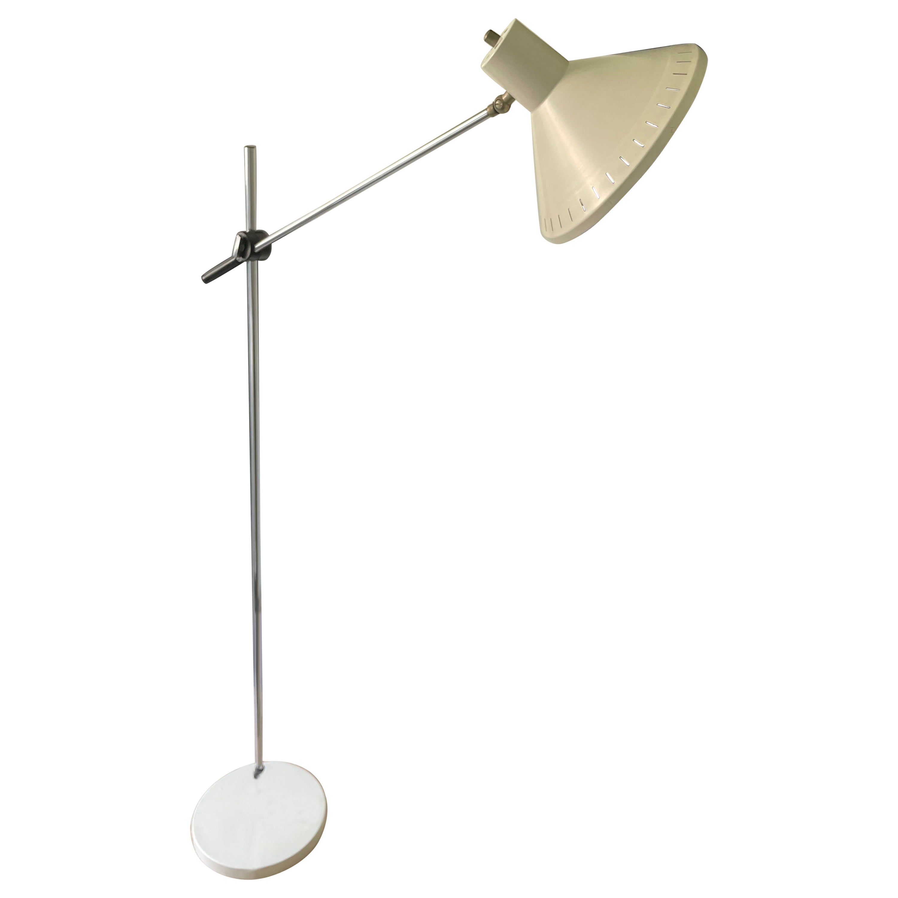 Verstellbare minimalistische Stehlampe aus Chrom und weißem Lack, Deutschland 1950. im Angebot