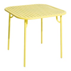 Petite table de salle à manger carrée Week-end Friture en aluminium jaune avec lattes