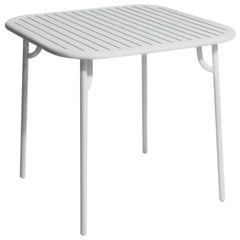 Petite table de salle à manger carrée Friture Week-end en aluminium gris perlé avec lattes