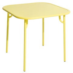 Petite table de salle à manger carrée Week-end en aluminium jaune, 2017