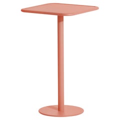 Petite table haute carrée Week- End de Friture en aluminium corail, 2017