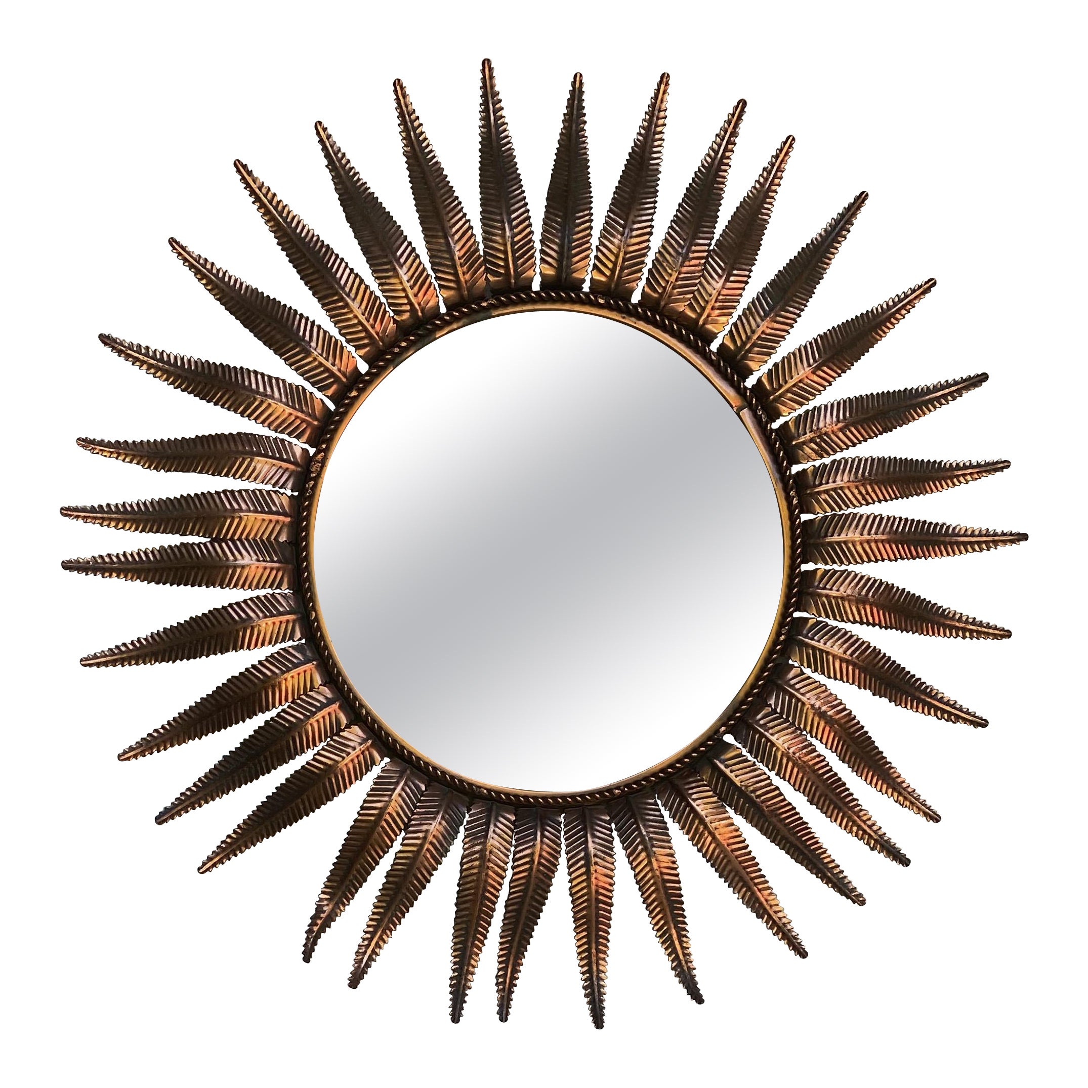 Miroir rond espagnol Sunburst en métal cuivré avec cadre à feuilles de fougère