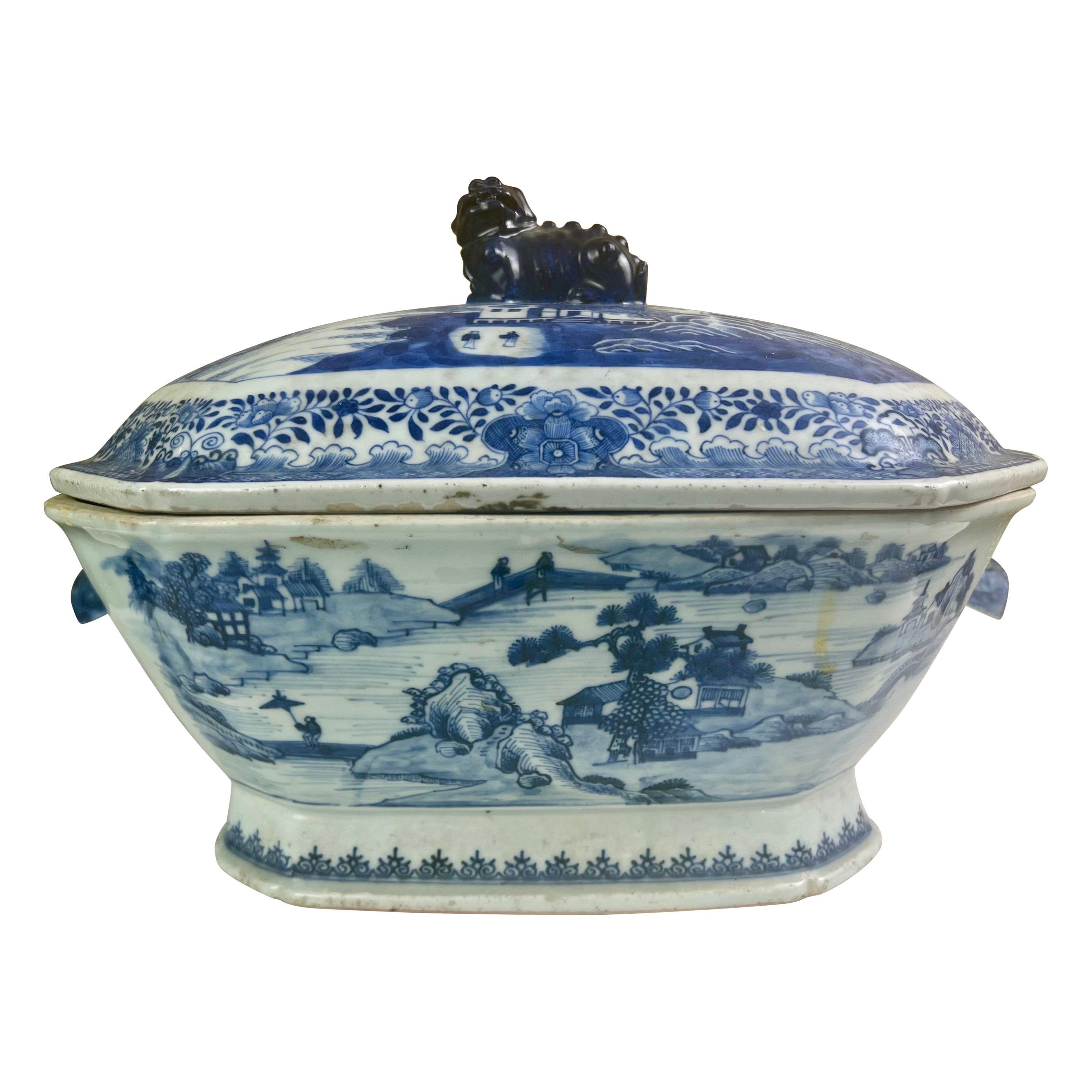 Soupière en porcelaine d'exportation chinoise du 18ème siècle avec couvercle