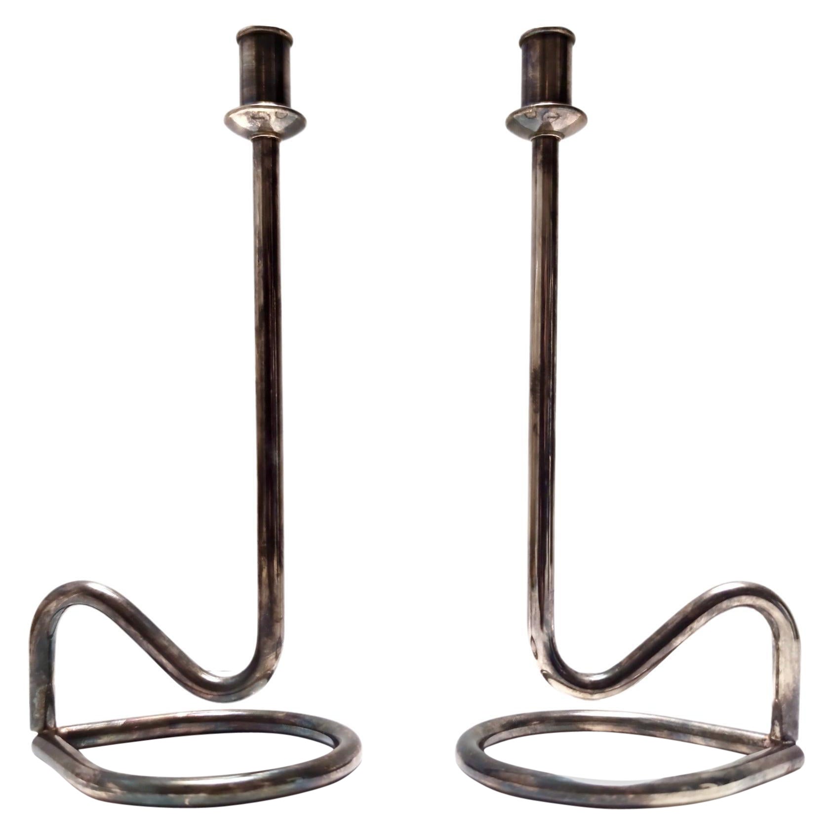 Minimalist Pair of Silver Plated Metal Candleholders in the Style of Sabattini For Sale