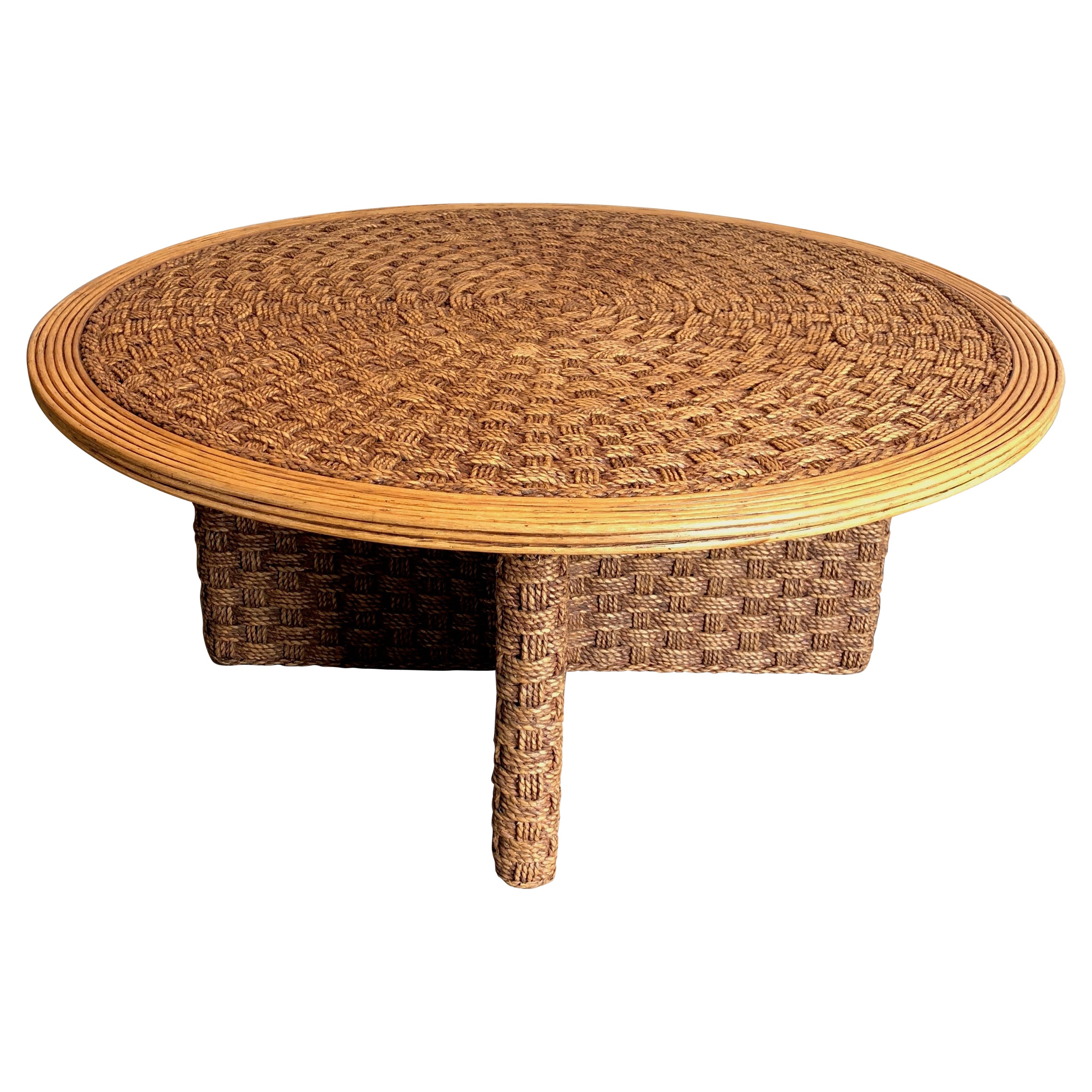 Grande table basse ronde en bois et corde dans le style d'Audoux Minet, datant d'environ 1970