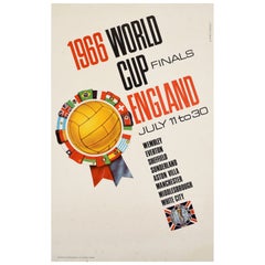 Affiche de sport vintage d'origine de la Coupe du monde de 1966 avec les drapeaux de football de Wembley de la FIFA