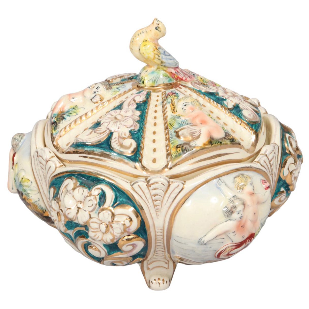 Bol à couvercle en céramique italienne de style Capodimonte en vente