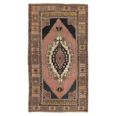 Authentischer handgefertigter türkischer Stammes-Teppich im Vintage-Stil mit geometrischem Detail 4.3x7.7 Ft