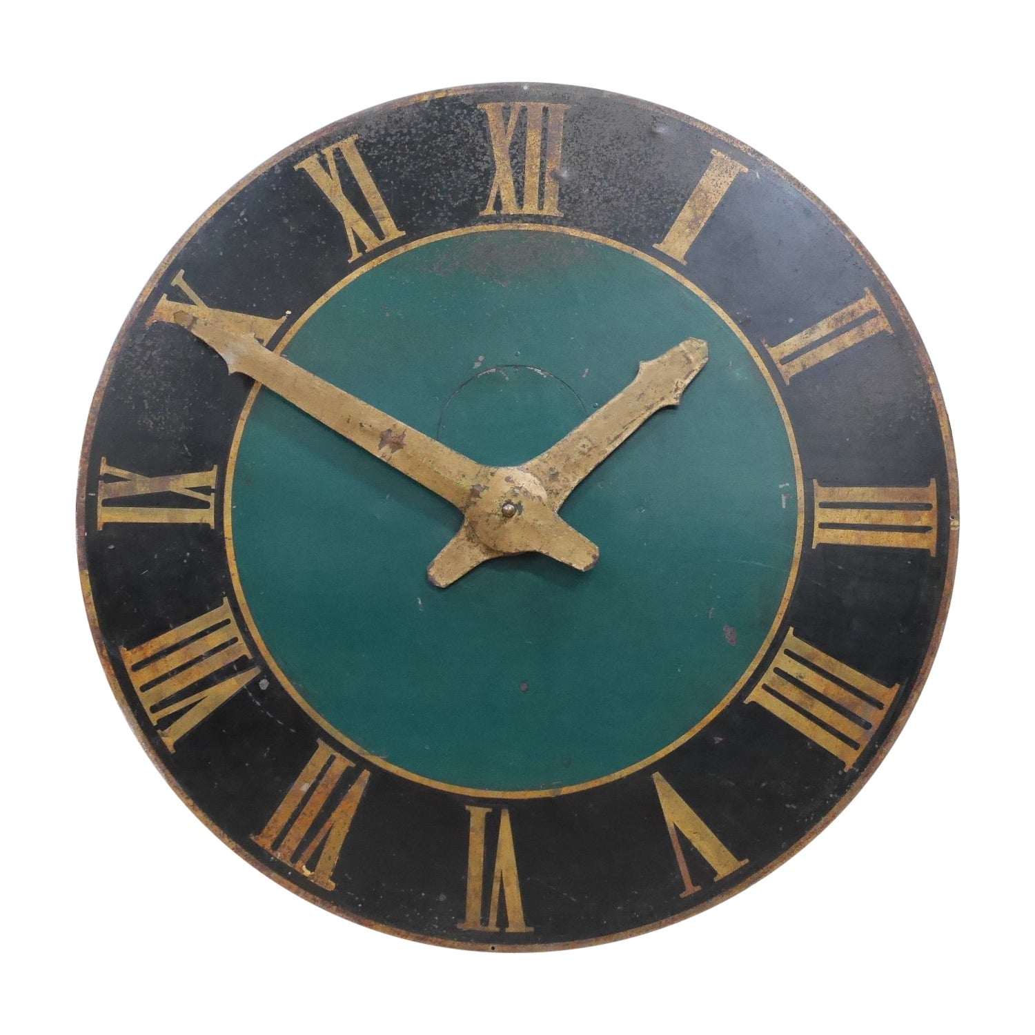 Grand visage d'horloge de tour parisienne dans sa peinture d'origine
