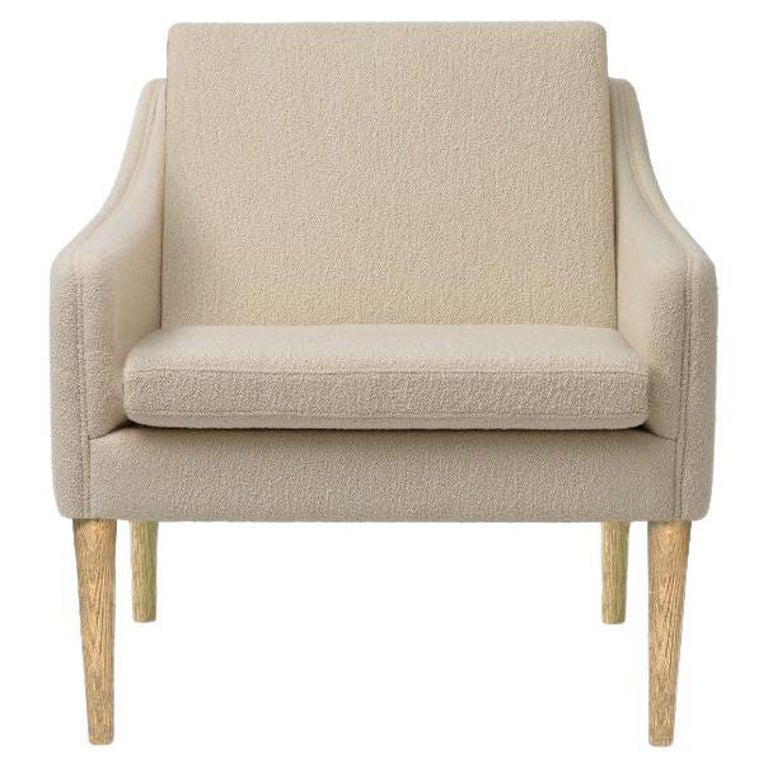 Fauteuil de salon M. Olsen en chêne massif fumé crème de Warm Nordic en vente