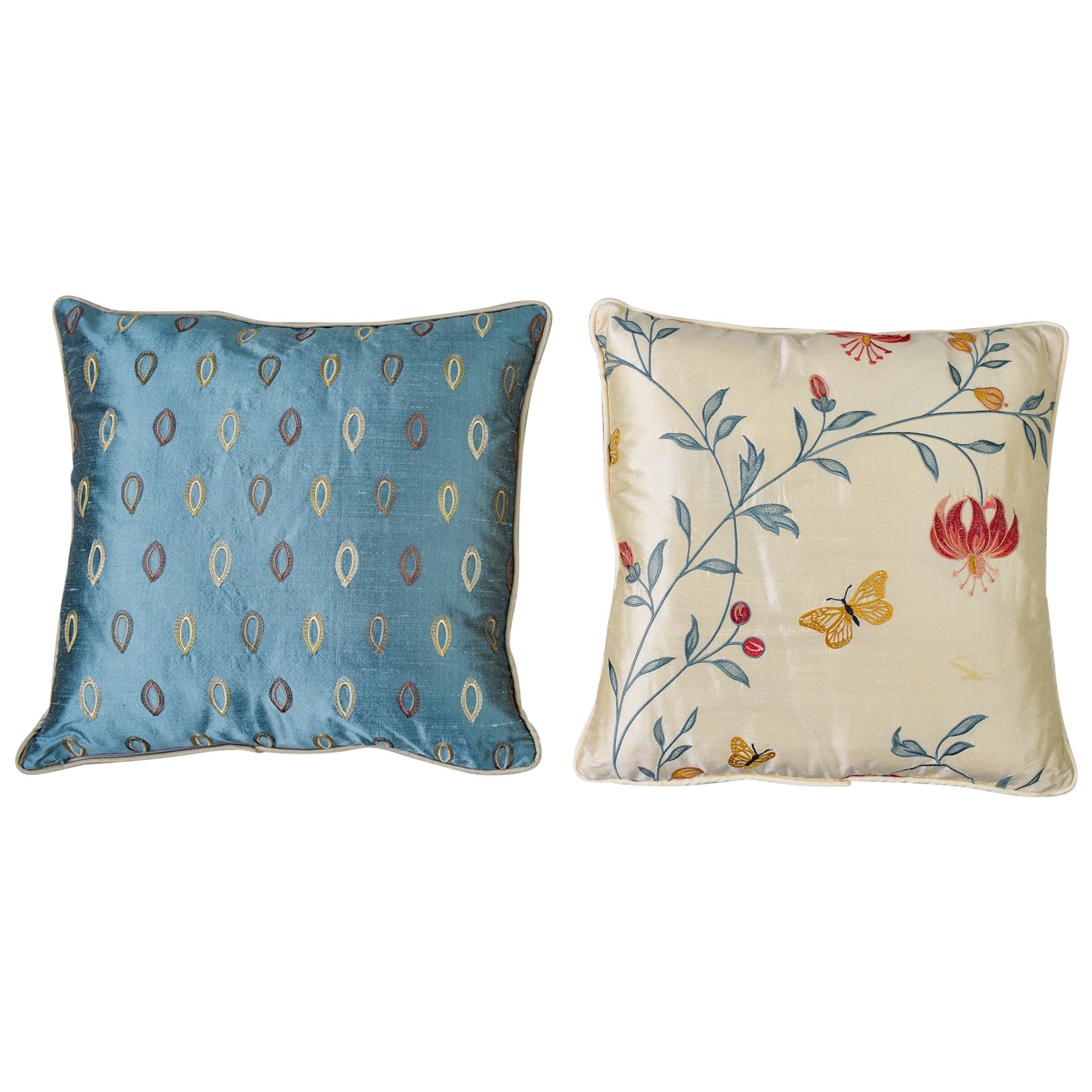 B/2449 -  Beautiful pillows: one with a light blu background, the other all clear: SOLD _
They are all embroidered, very elegant.
Now You can buy even just the blue one for 200 Euro: ONLY ONE.