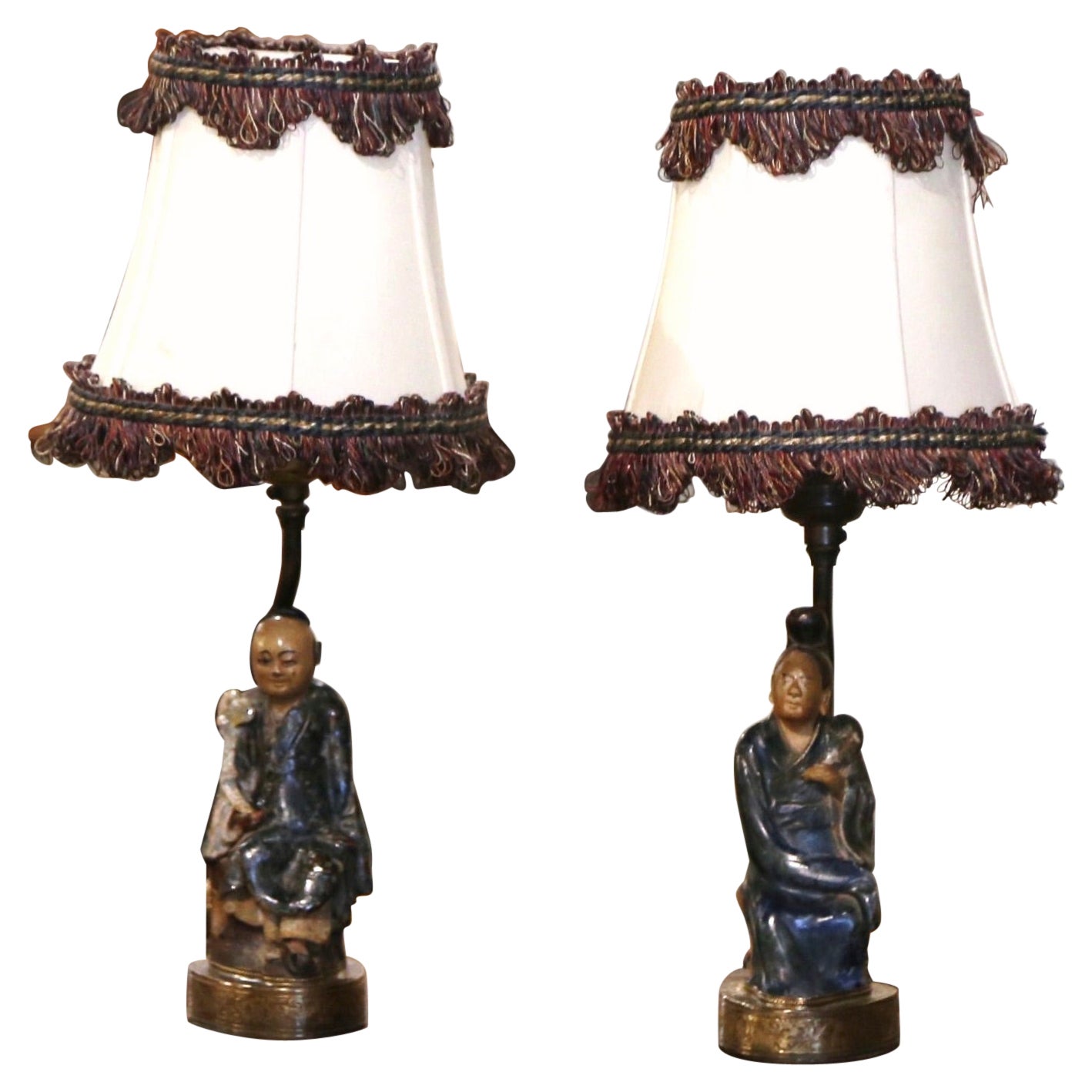 Paire de figures asiatiques en terre cuite du 19ème siècle transformées en lampes de bureau