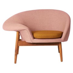 Fried Egg Left Lounge Chair Pale Rose, Dark Ochre by Warm Nordic