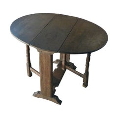 17th Century English Oak Oval Dropleaf / Gateleg Table