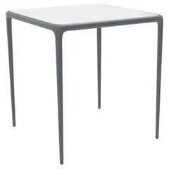 Table Xaloc à plateau en verre gris 70 par MOWEE
