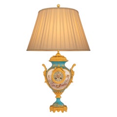 Französisch 19. Jahrhundert Louis XVI St. Sèvres Porzellan und Ormolu Uhr Lampe